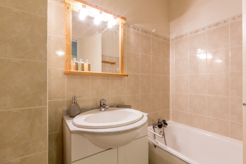 _lv_images__lot_0000120064_09_17942852