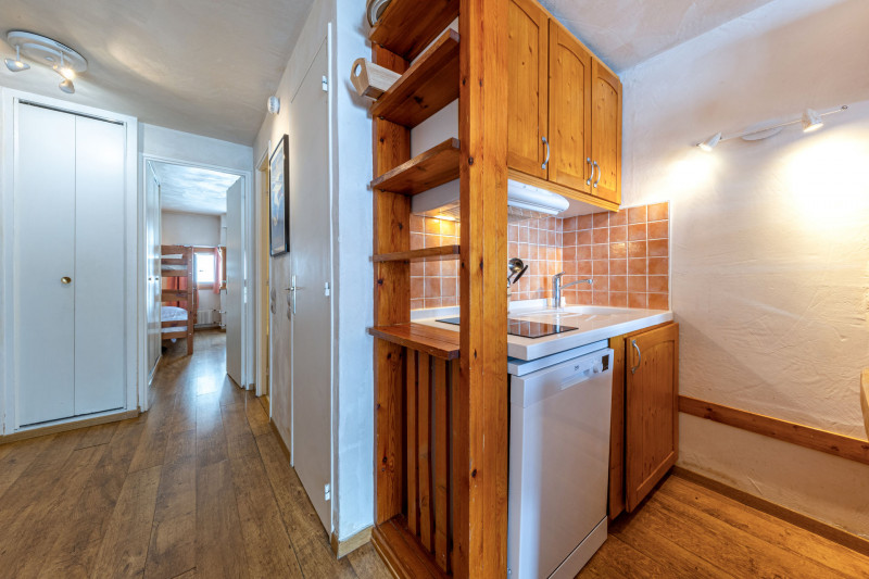 _lv_images__lot_0000140050_04_18448769