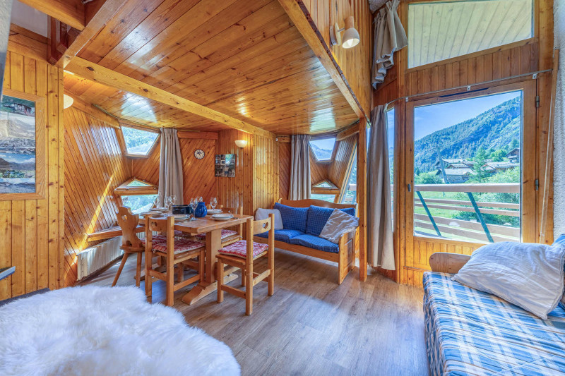 _lv_images__lot_0000140073_01_18325808