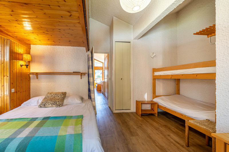 _lv_images__lot_0000140073_06_18228161