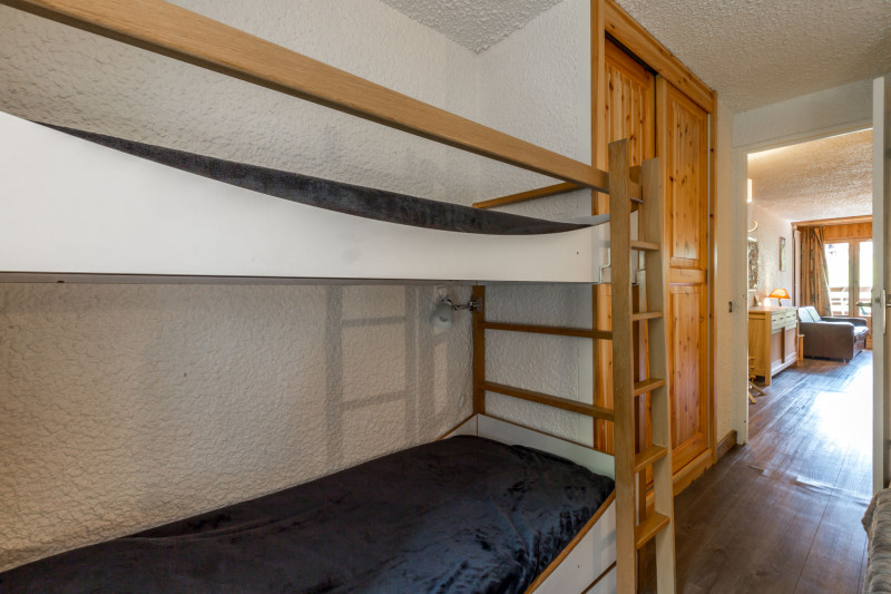 _lv_images__lot_0000140080_07_18120021