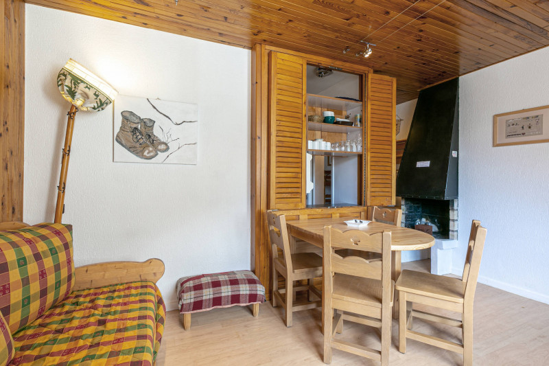 _lv_images__lot_0000180025_03_17436473