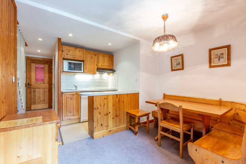 _lv_images__lot_0000210042_01_17300603