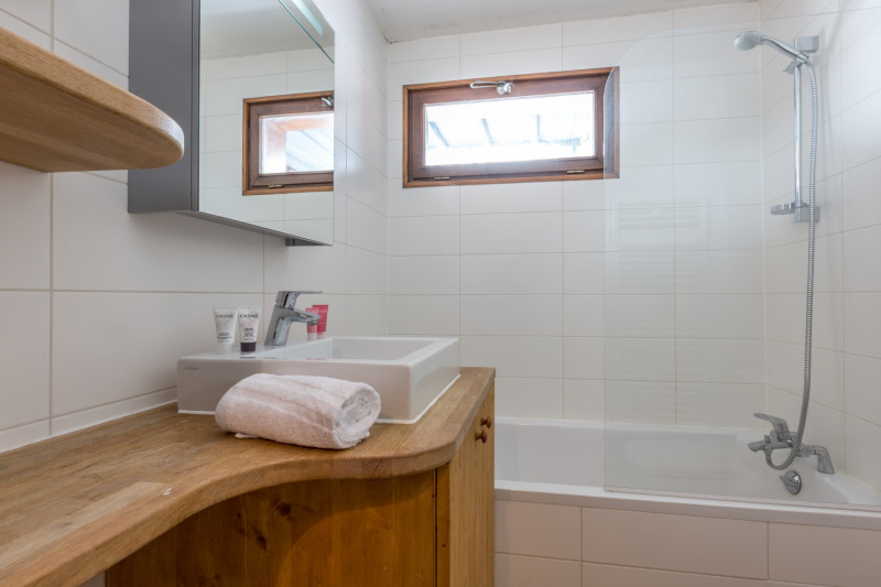 _lv_images__lot_0000220025_08_19516140