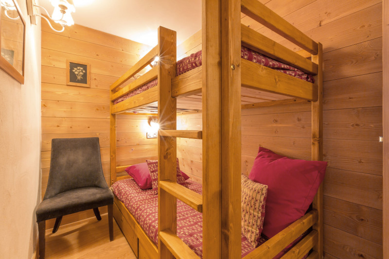 _lv_images__lot_0000230018_07_17777221 _lv_images__lot_0000230018_07_17777221