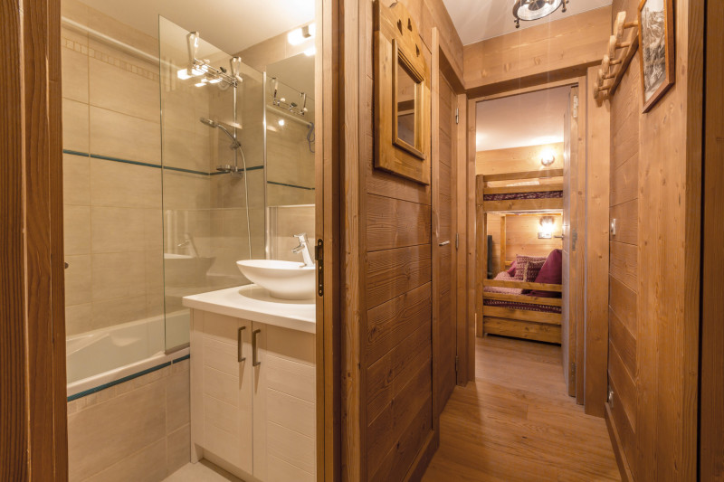 _lv_images__lot_0000230018_08_17759457