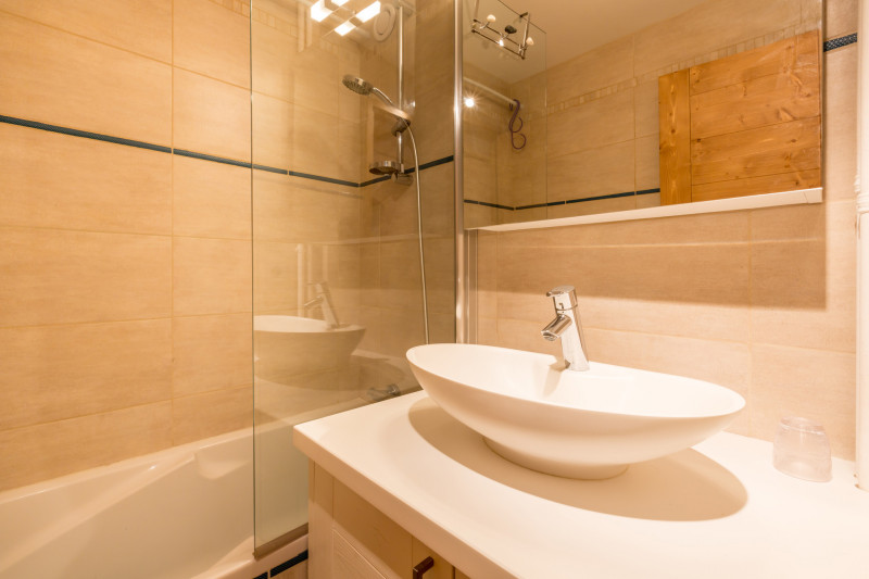 _lv_images__lot_0000230018_09_18226466