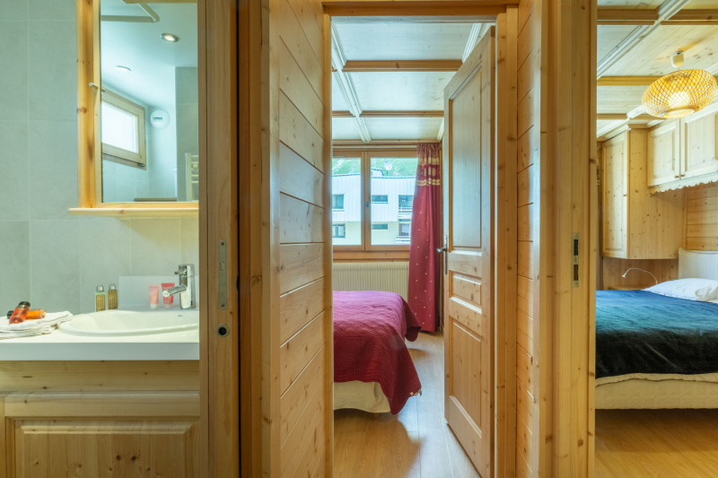 _lv_images__lot_0000230026_11_18002042