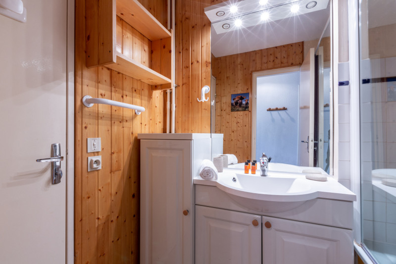 _lv_images__lot_0000240071_09_18120206