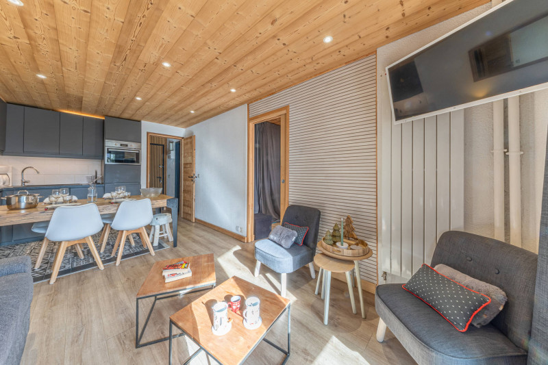 _lv_images__lot_0000240072_03_17300667