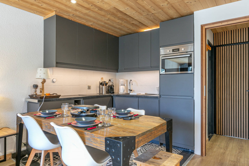 _lv_images__lot_0000240072_07_18260228