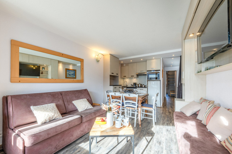 _lv_images__lot_0000240084_02_18180193