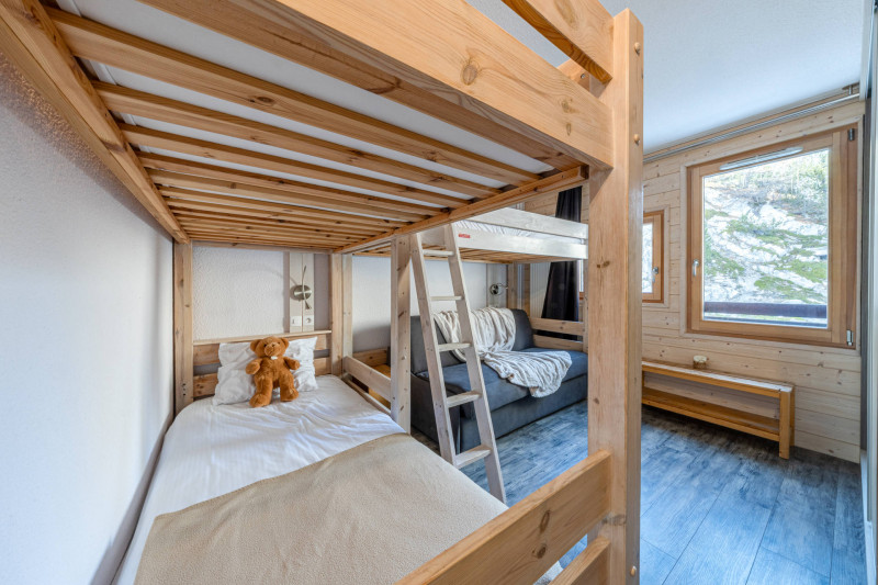 _lv_images__lot_0000240084_07_18448911