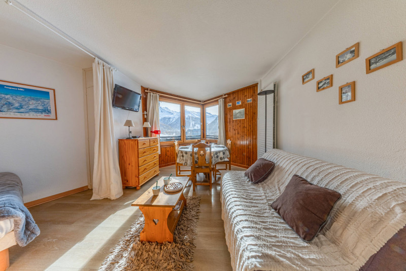 _lv_images__lot_0000240098_05_18315803