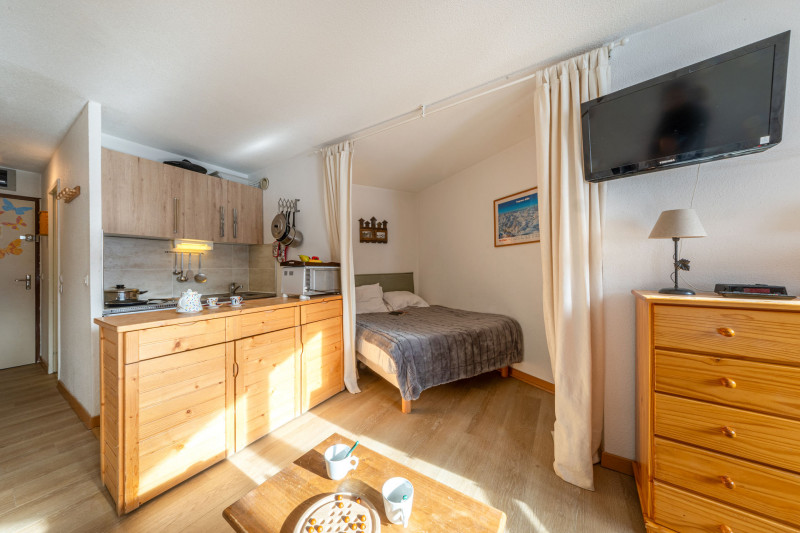 _lv_images__lot_0000240098_09_18165021