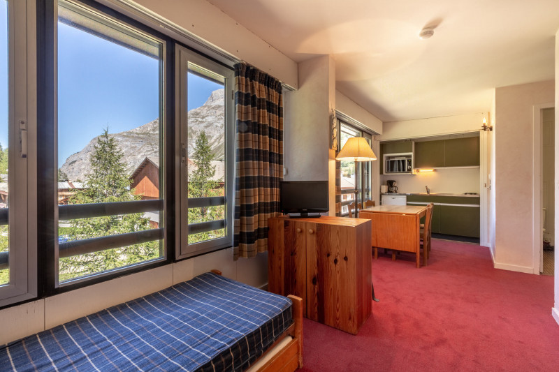 _lv_images__lot_0000250009_01_18260970