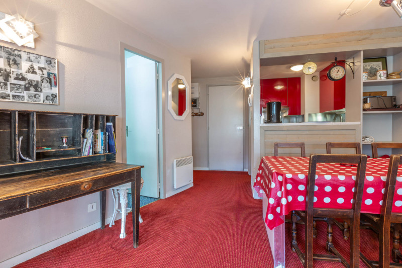 _lv_images__lot_0000250016_02_17831358