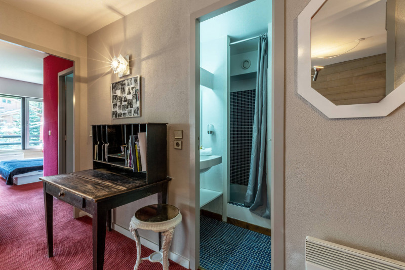 _lv_images__lot_0000250016_09_17831365