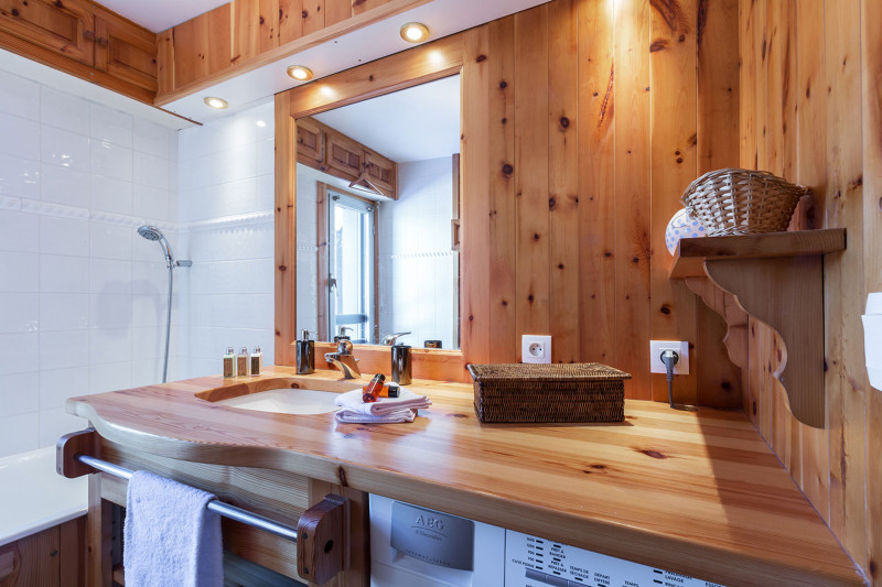 _lv_images__lot_0000250021_11_18485174