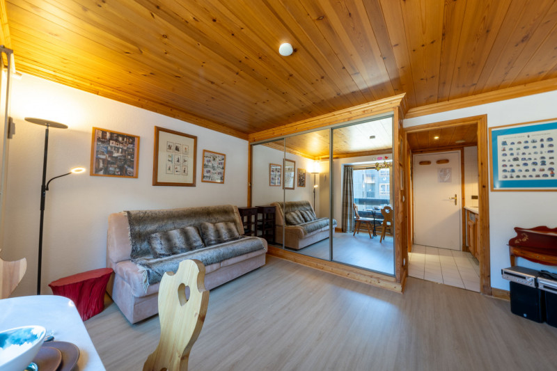 _lv_images__lot_0000260015_02_17759265