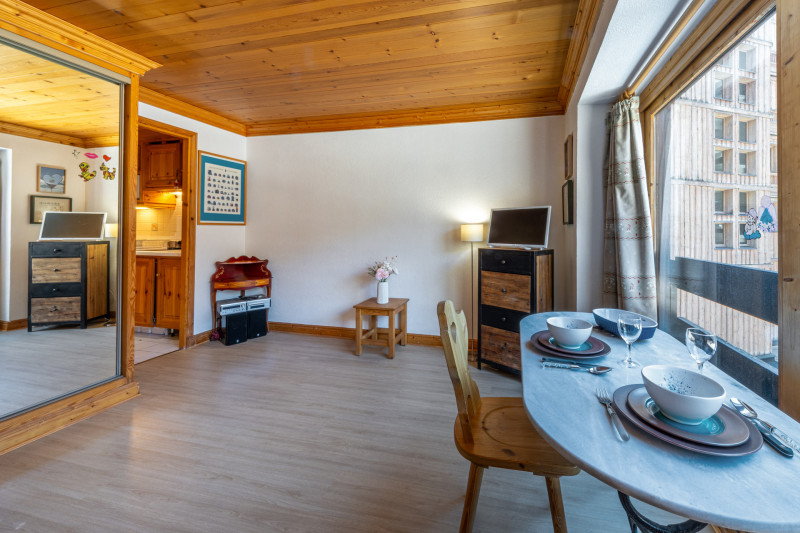 _lv_images__lot_0000260015_03_18227857