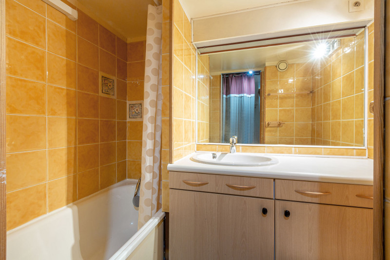 _lv_images__lot_0000270005_08_17761585