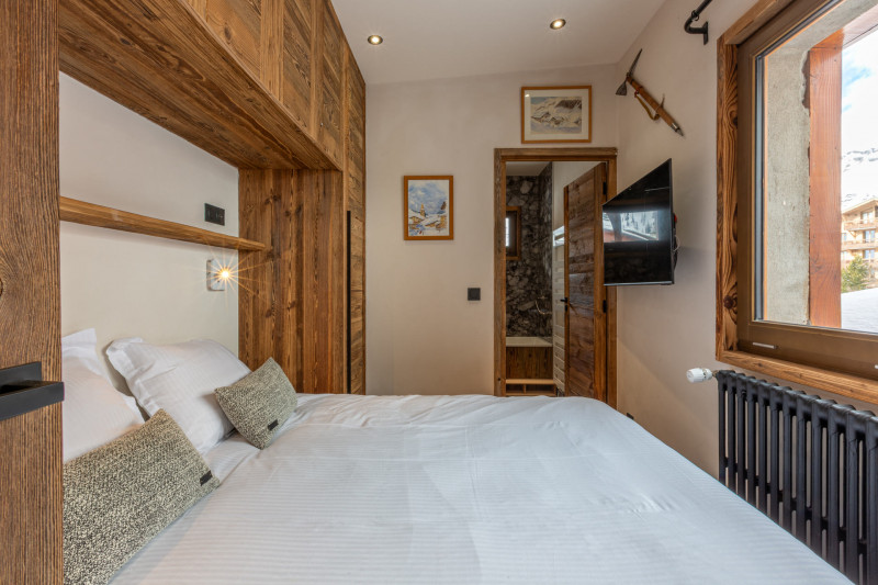 _lv_images__lot_0000280001_12_18483763