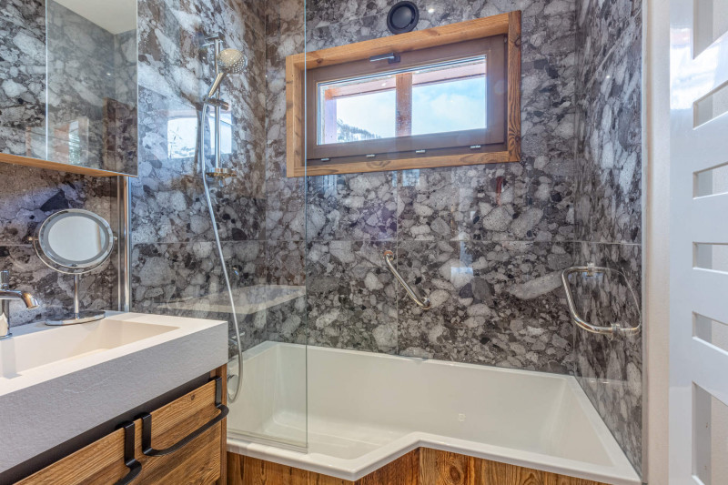 _lv_images__lot_0000280001_13_17828536