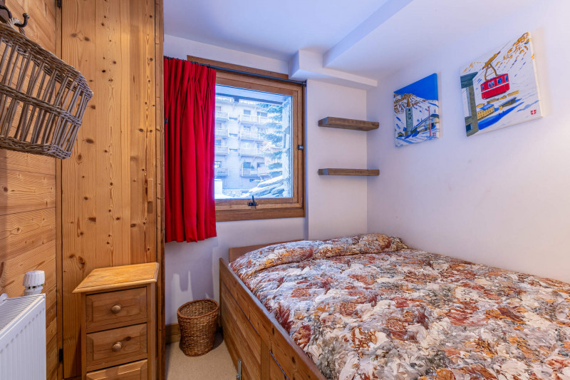 _lv_images__lot_0000280002_06_17940789