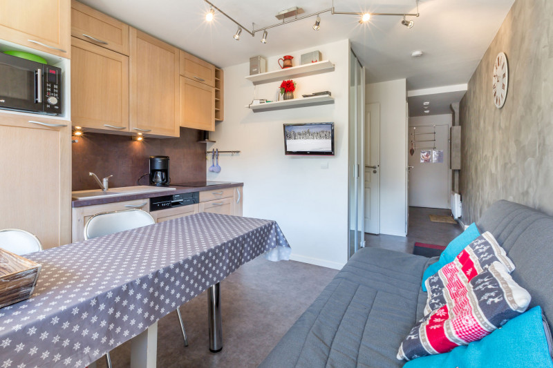 _lv_images__lot_0000400016_02_17831646