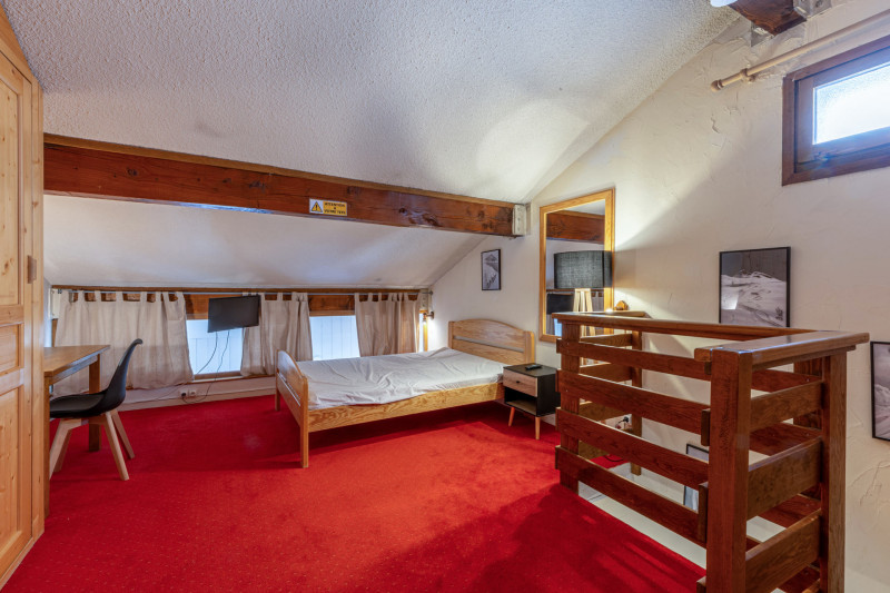 _lv_images__lot_0000400052_06_18452135