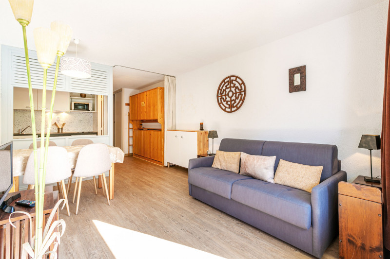 _lv_images__lot_0000410008_02_18560131