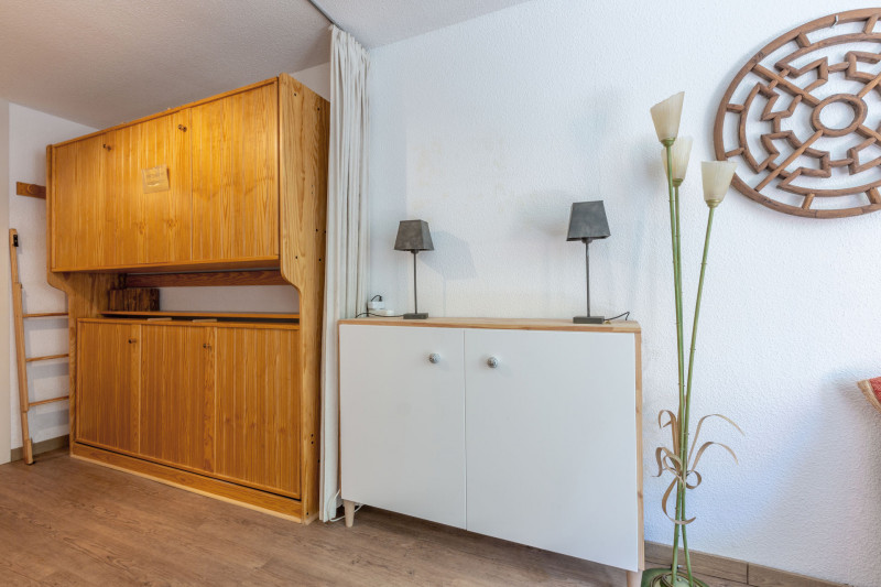 _lv_images__lot_0000410008_14_18183366