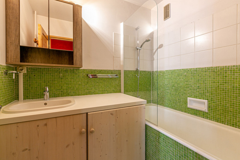 _lv_images__lot_0000440037_09_17761797