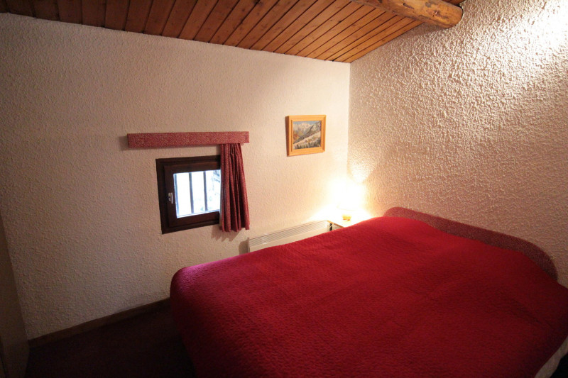 _lv_images__lot_0000670001_06_18359517