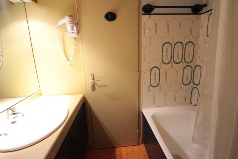 _lv_images__lot_0000670001_08_17831273