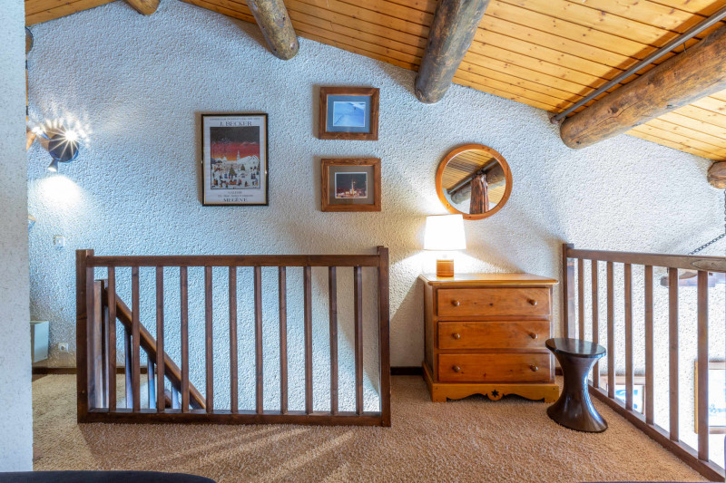 _lv_images__lot_0000670002_07_18518580