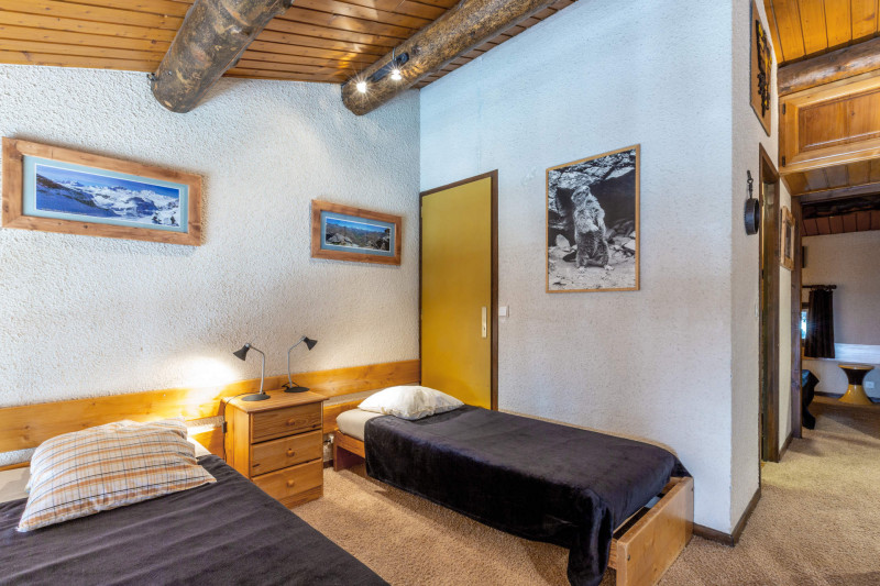 _lv_images__lot_0000670002_09_17301301