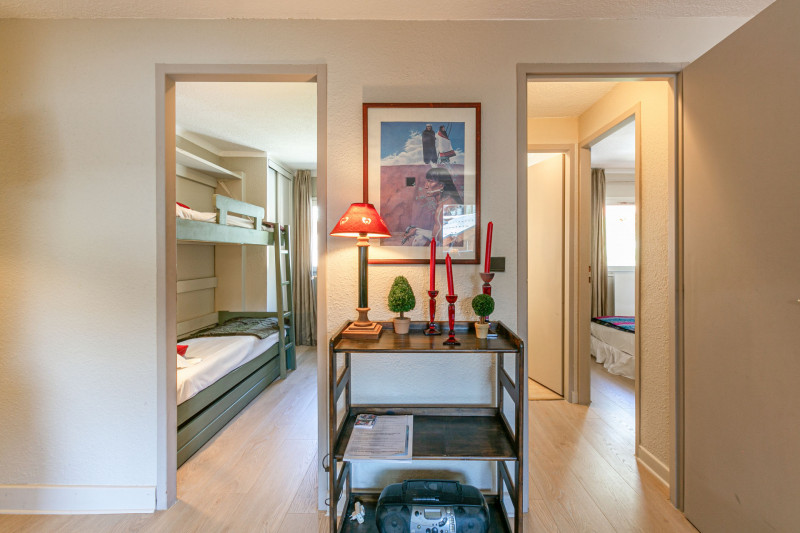 _lv_images__lot_0000710005_06_18516949