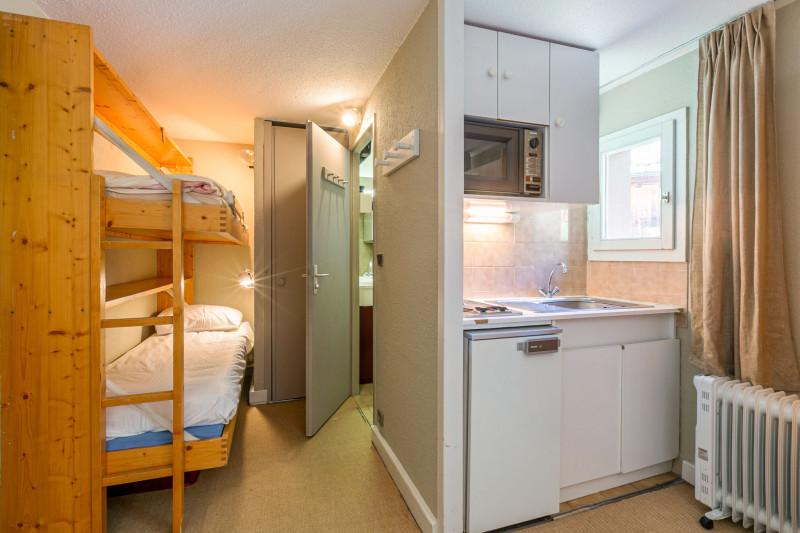 _lv_images__lot_0000710005_14_18452623