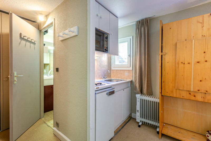 _lv_images__lot_0000710005_15_17429027