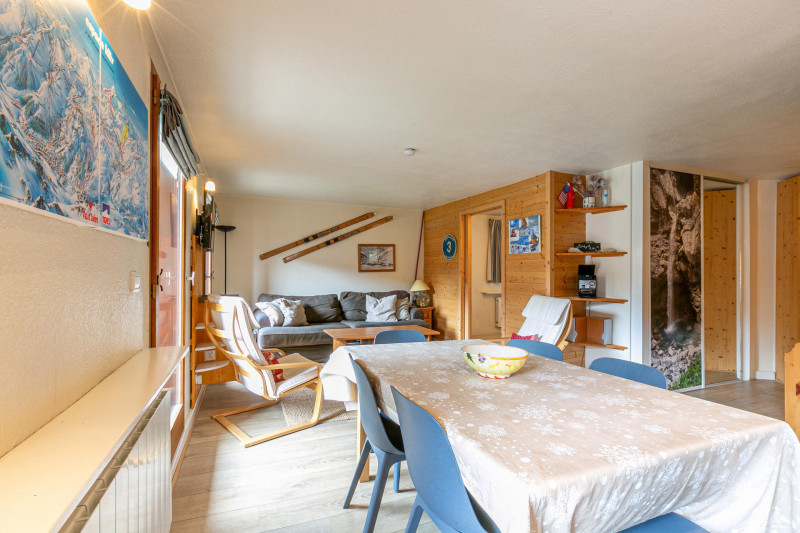 _lv_images__lot_0000710006_03_18226445