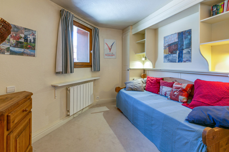 _lv_images__lot_0000710006_08_17760516