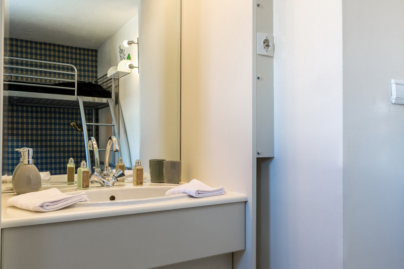 _lv_images__lot_0000710006_11_18226453