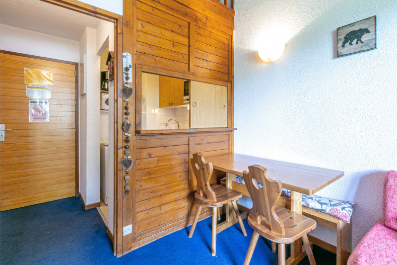 _lv_images__lot_0000720043_03_17402520