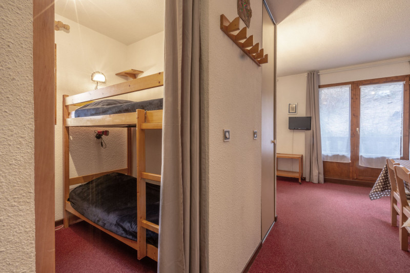 _lv_images__lot_0000730010_06_18005276