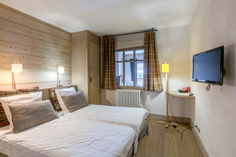 _lv_images__lot_0000740035_09_19523888