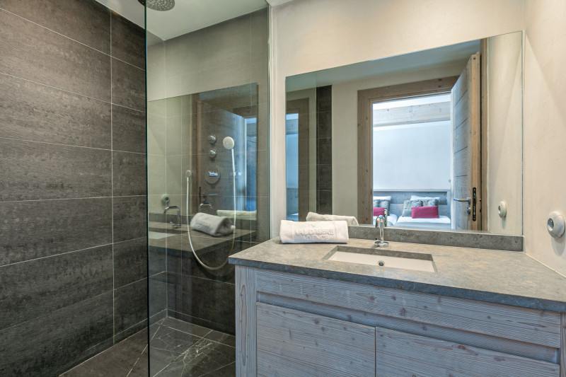 _lv_images__lot_0000740035_13_18119459