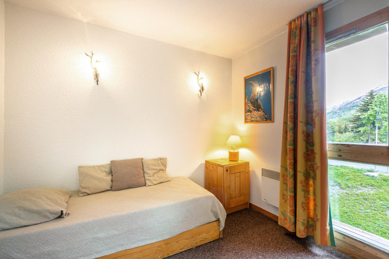 _lv_images__lot_0000760005_03_18558510