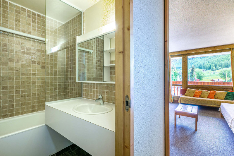 _lv_images__lot_0000760005_06_17419238 _lv_images__lot_0000760005_06_17419238